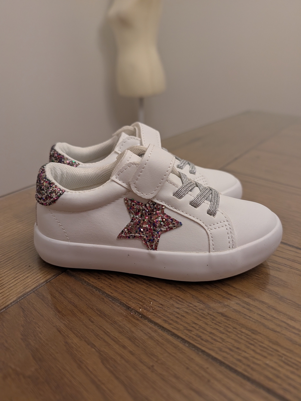 Girls Fabkids Glitter Star Sneaker White Size Toddler 9 New